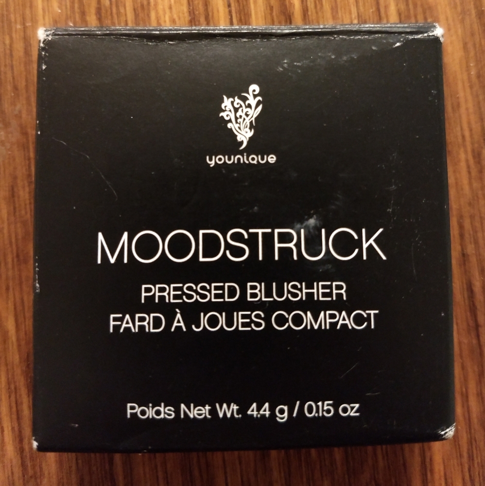 Younique moodstruck pressed Blusher Stunning